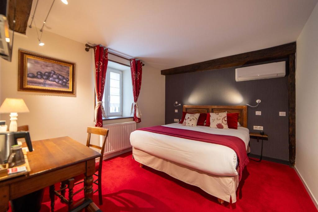 Postel nebo postele na pokoji v ubytování Hôtel Wilson - Teritoria