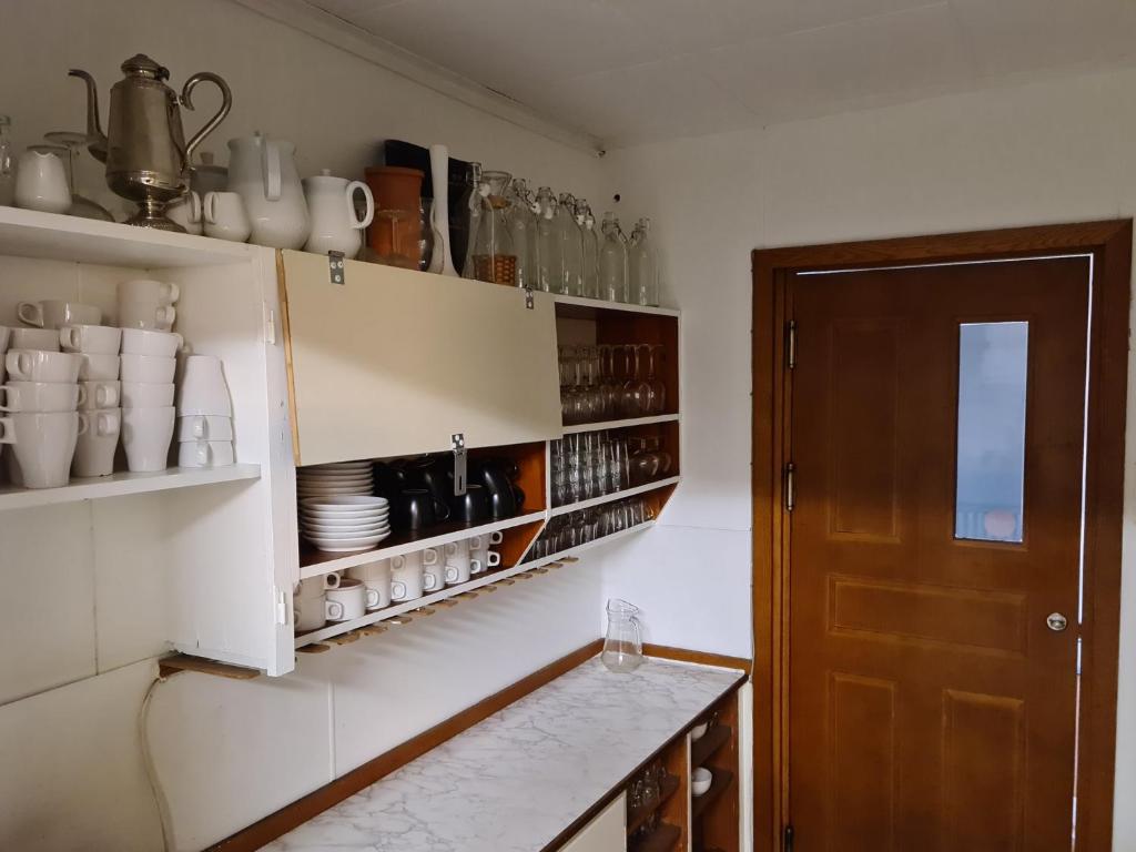 Kuchyň nebo kuchyňský kout v ubytování Brukshotellet Öland - Vandrarhem