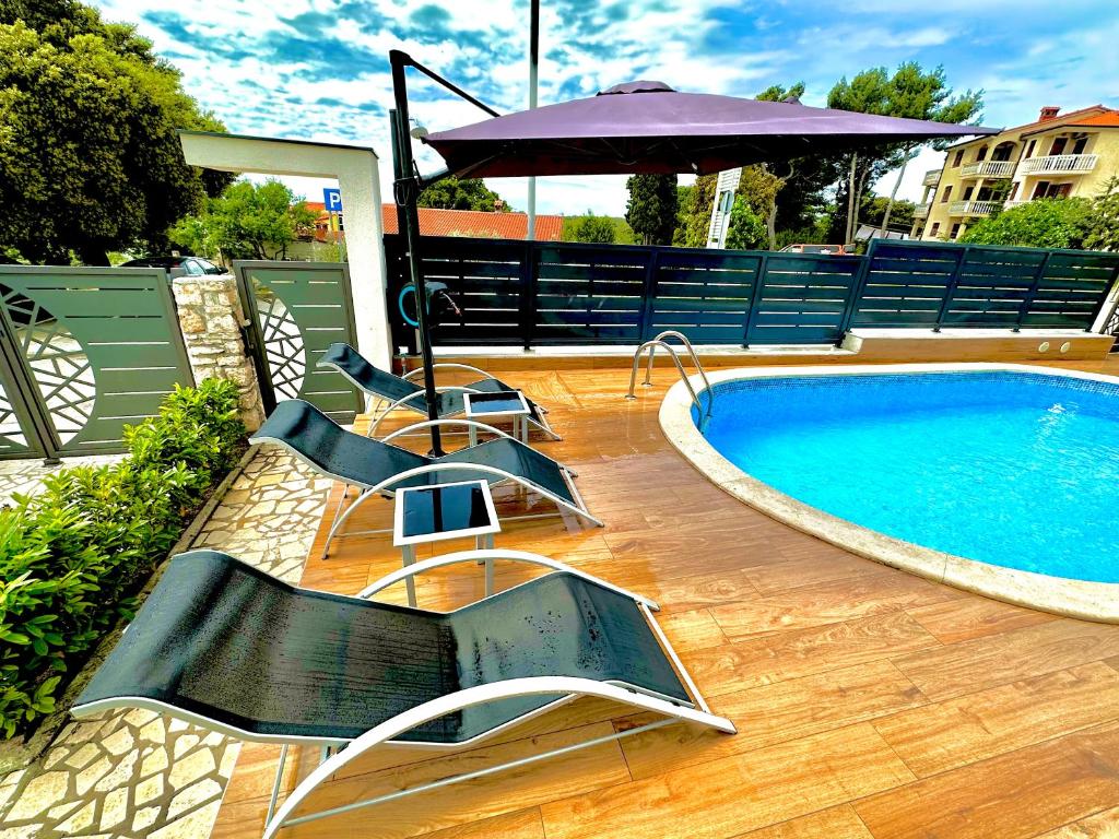 Basen w obiekcie NOEL - three bedroom apartment with pool lub w pobliżu