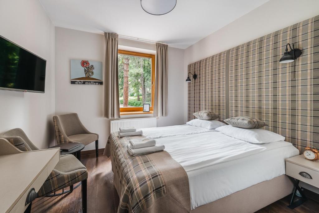 Postel nebo postele na pokoji v ubytování Hotel Batory