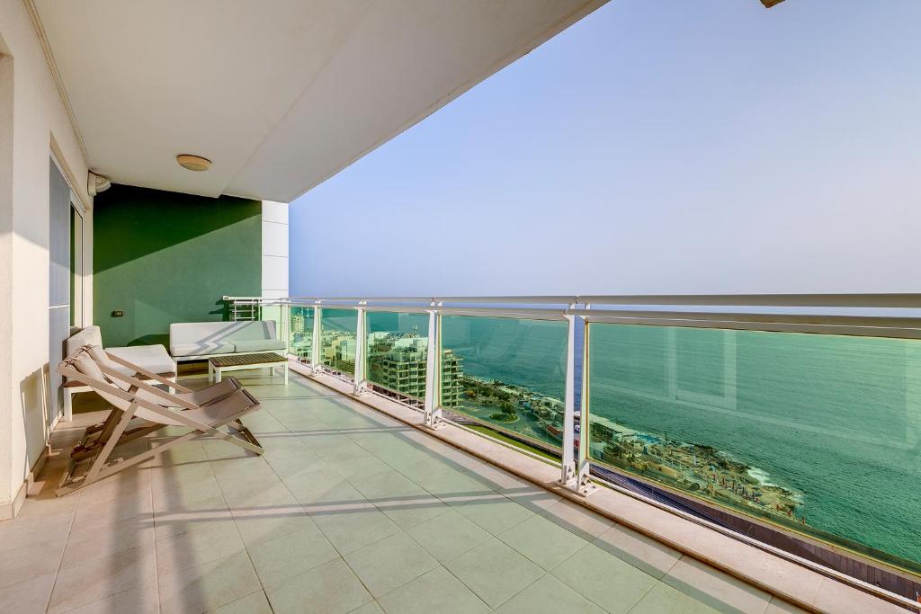Seafront Apartment Sliema - Apartment With Sea View