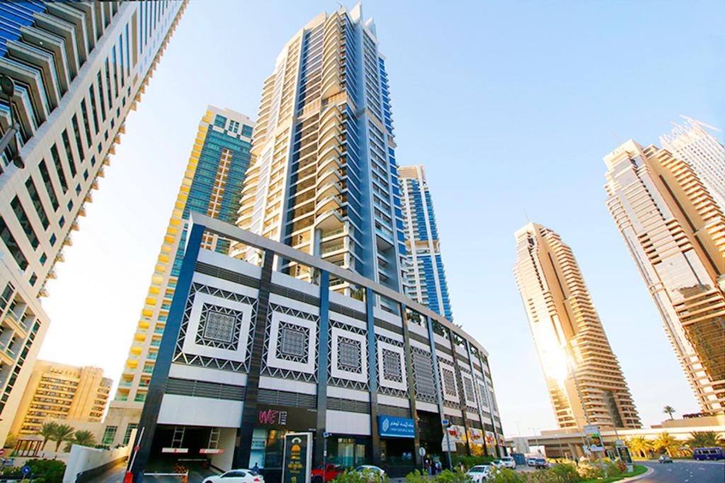 RH- City Living in Style, Large 1 BR with Terrace, Dubai Marina