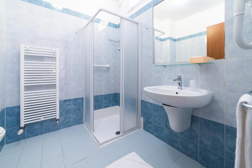 Koupelna v ubytování Hotel Royal