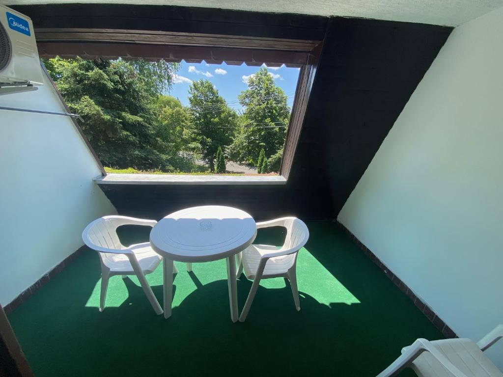Rõdu või terrass majutusasutuses Viking Hotel