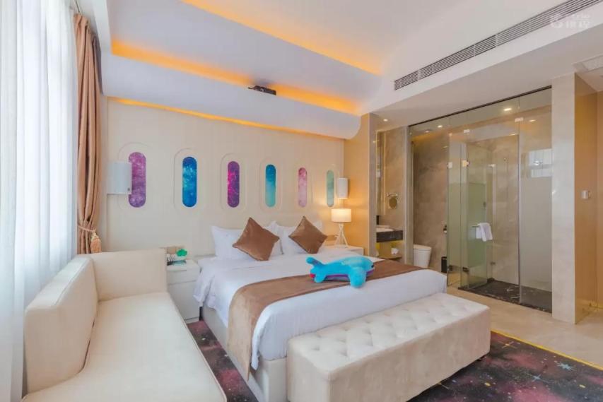 Postel nebo postele na pokoji v ubytování Taishan He Style Hotel