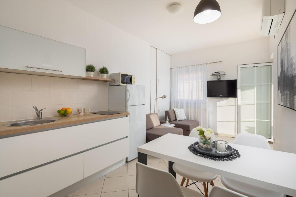Apartments Tihi 3 - Superior One-Bedroom Apartment With Balcony
