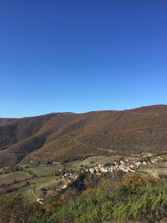 a view of a small village in the hills at Agriturismo Terramia in Meggiano