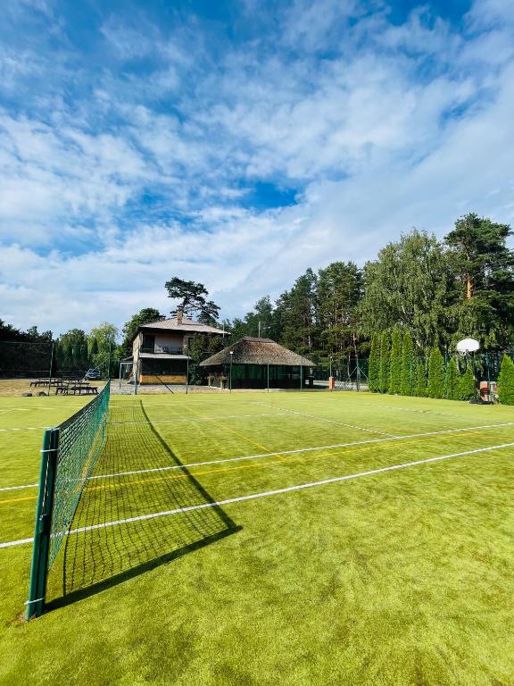 Tenis a/nebo squash v ubytování Tauriņkrasti nebo okolí