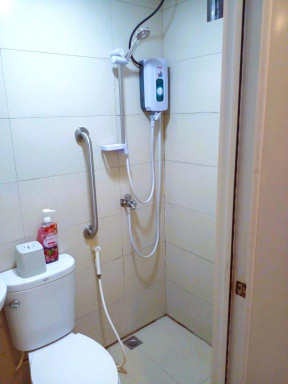 Koupelna v ubytování Makati Poblacion Hotel