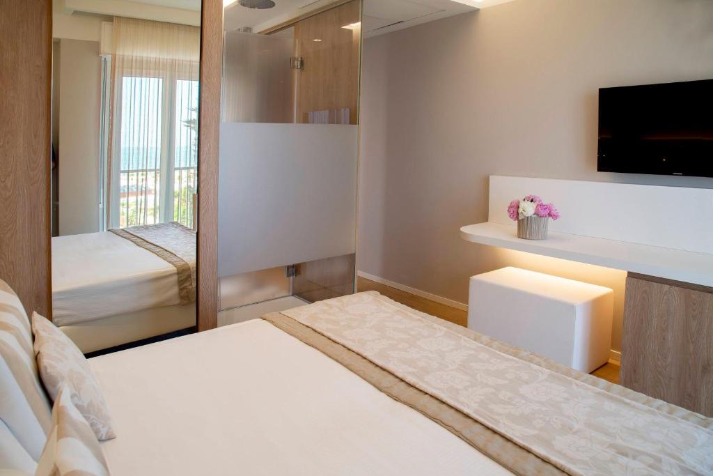 Łóżko lub łóżka w pokoju w obiekcie Hotel Mon Cheri