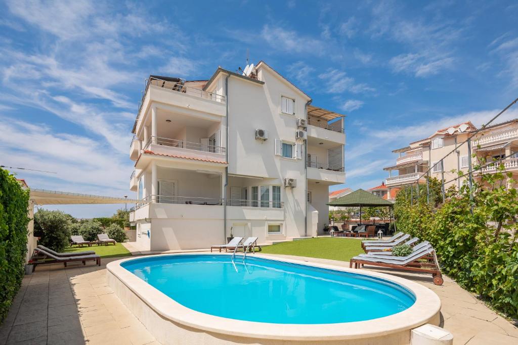 Apartments Tihi 3 - Housity