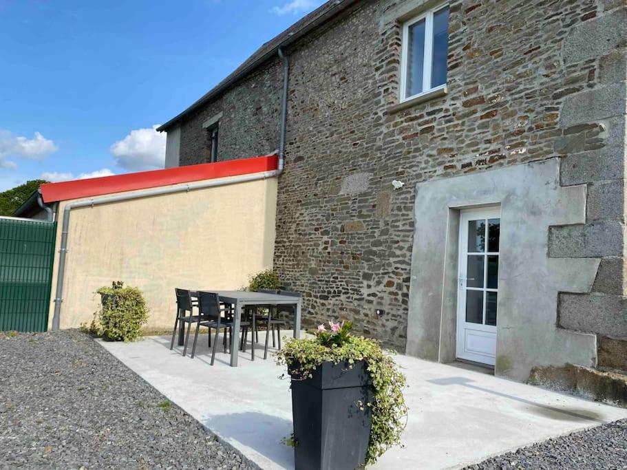 Maison Mont St Michel à 15 min, SaintAubindeTerregatte (updated prices 2024)