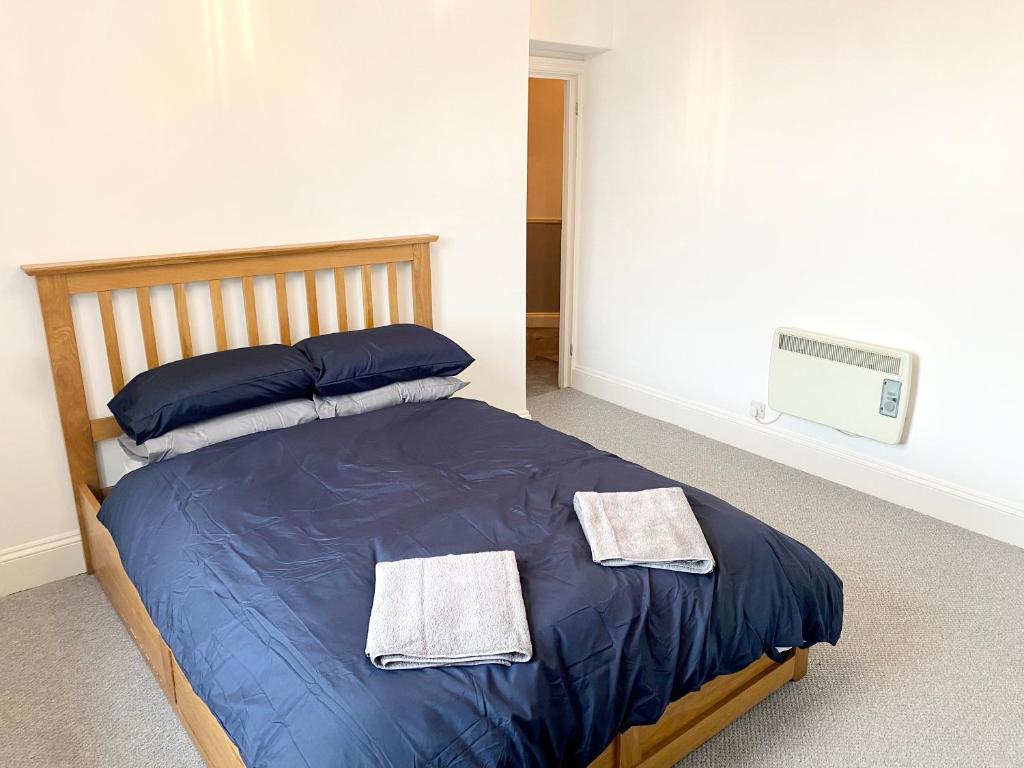 a bedroom with a bed with two towels on it at 2 bed flat, 1 bed flat Torquay, Torbay, Devon in Torquay