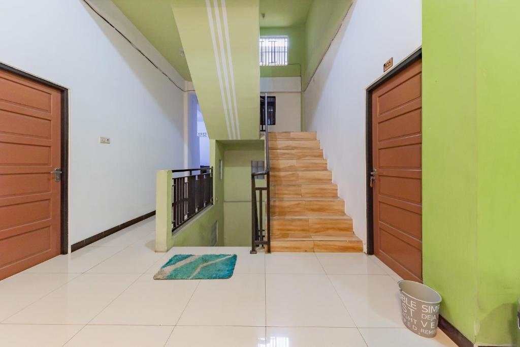 Fotografie z fotogalerie ubytování Urbanview Hotel 99 Syariah Banjarbaru by RedDoorz v destinaci Martapura