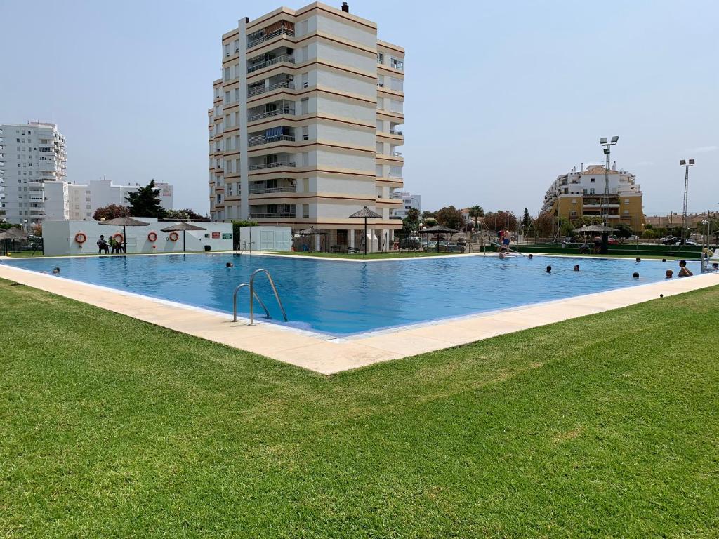 Bazén v ubytovaní Apartamento playa Valdelagrana alebo v jeho blízkosti