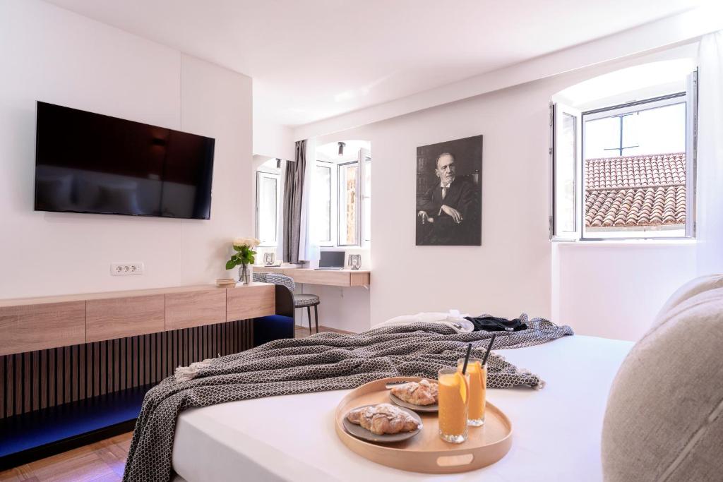 Televisyen dan/atau pusat hiburan di Fingerprint Central Apartment 5 min from Center & Beach