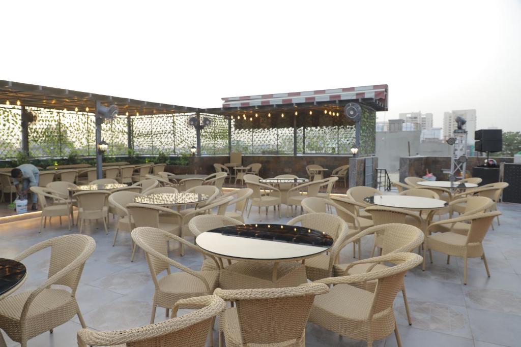 Restaurace v ubytování Hotel Haris MG Road Gurugram