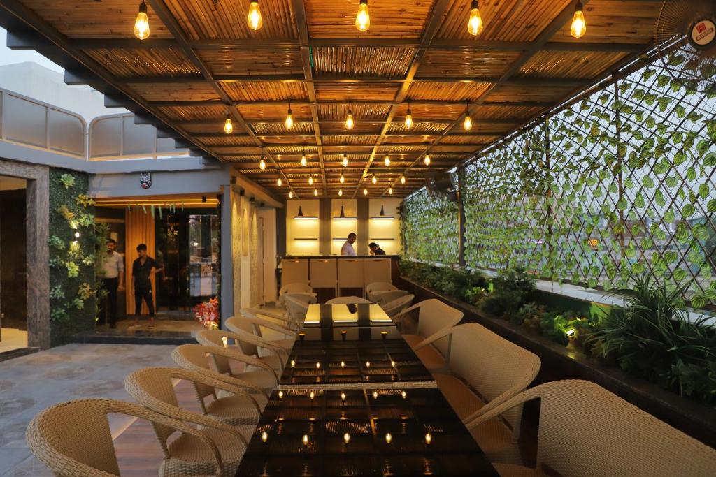 Posezení v ubytování Hotel Haris MG Road Gurugram