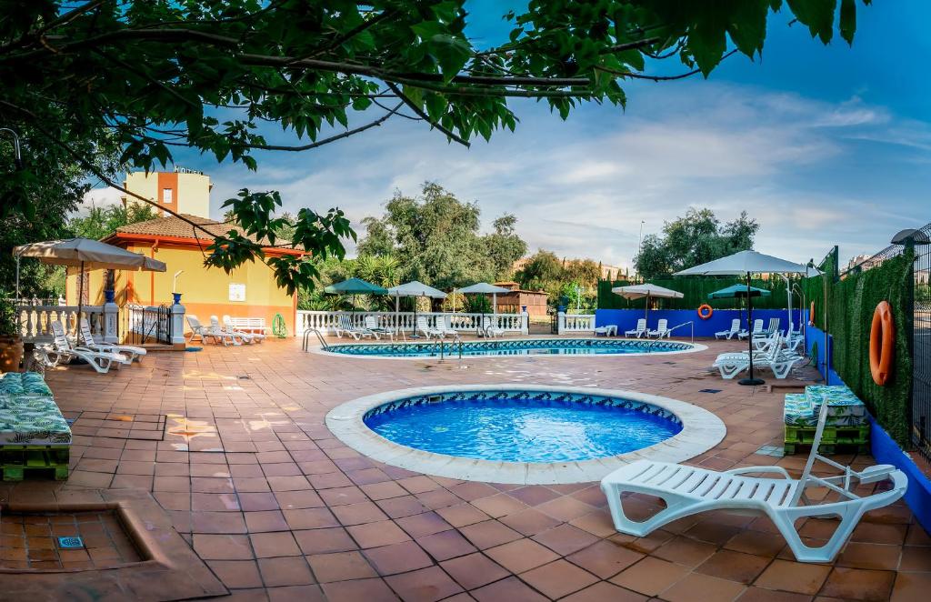 The swimming pool at or close to Hotel Zeus