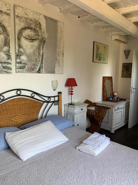 a bedroom with a bed and a desk at Il Cenacolo Di Sissi in Campagnano di Roma
