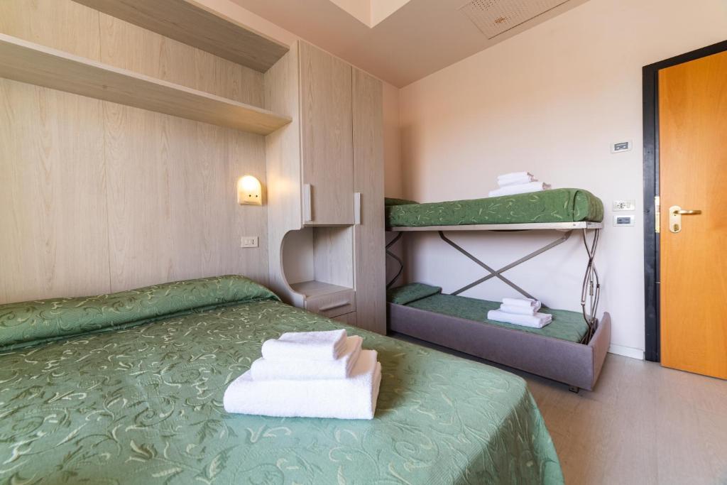 Postel nebo postele na pokoji v ubytování Hotel Royal