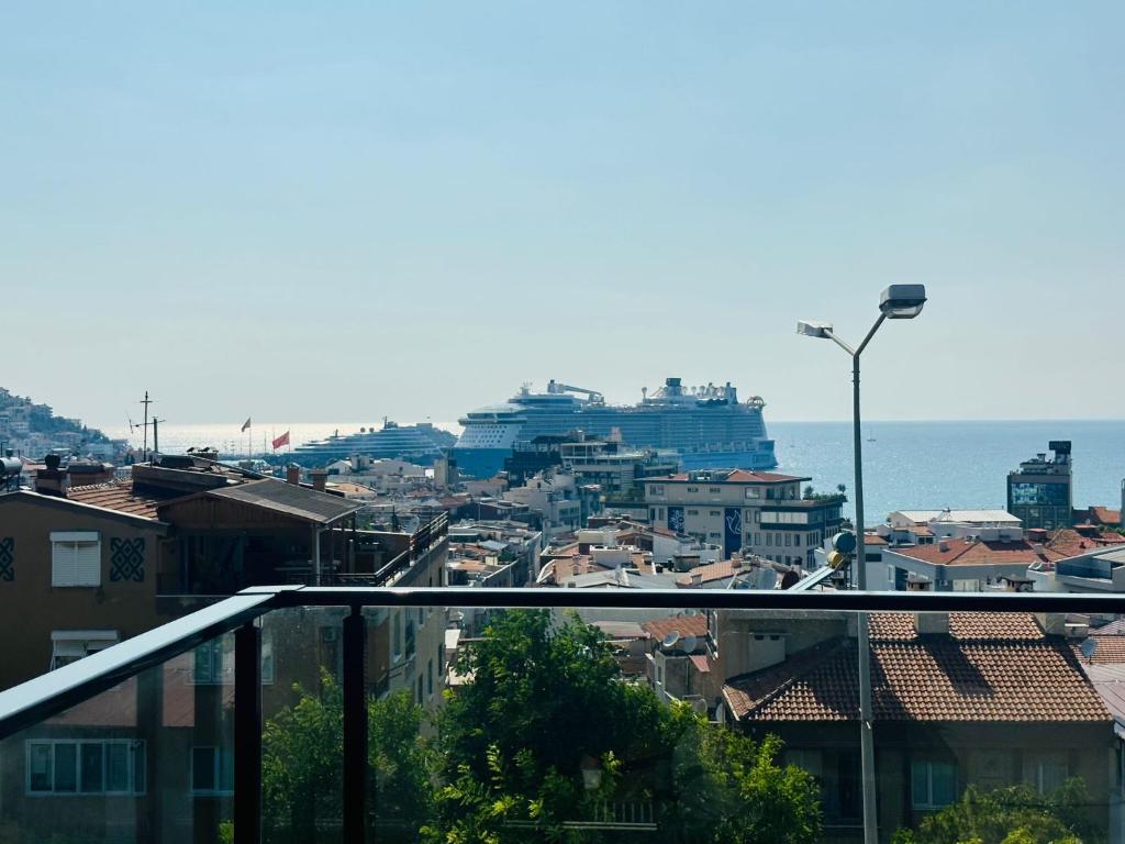 KUŞADASI MERKEZDE 2+1 SUİT REZİDANS LÜKS DAİRE