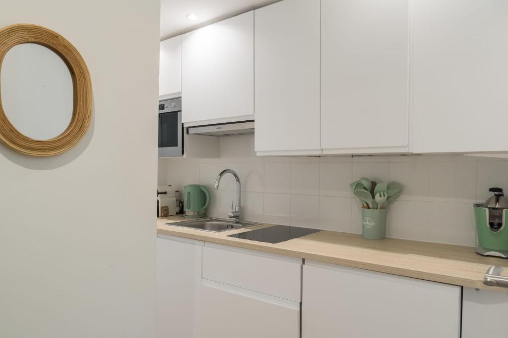 Kuchyňa alebo kuchynka v ubytovaní Lavie Maison Paris AC Retreat