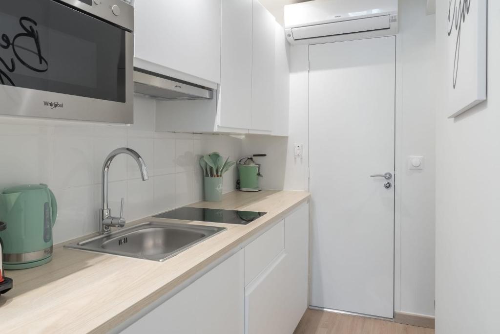 Kuchyňa alebo kuchynka v ubytovaní Lavie Maison Paris AC Retreat