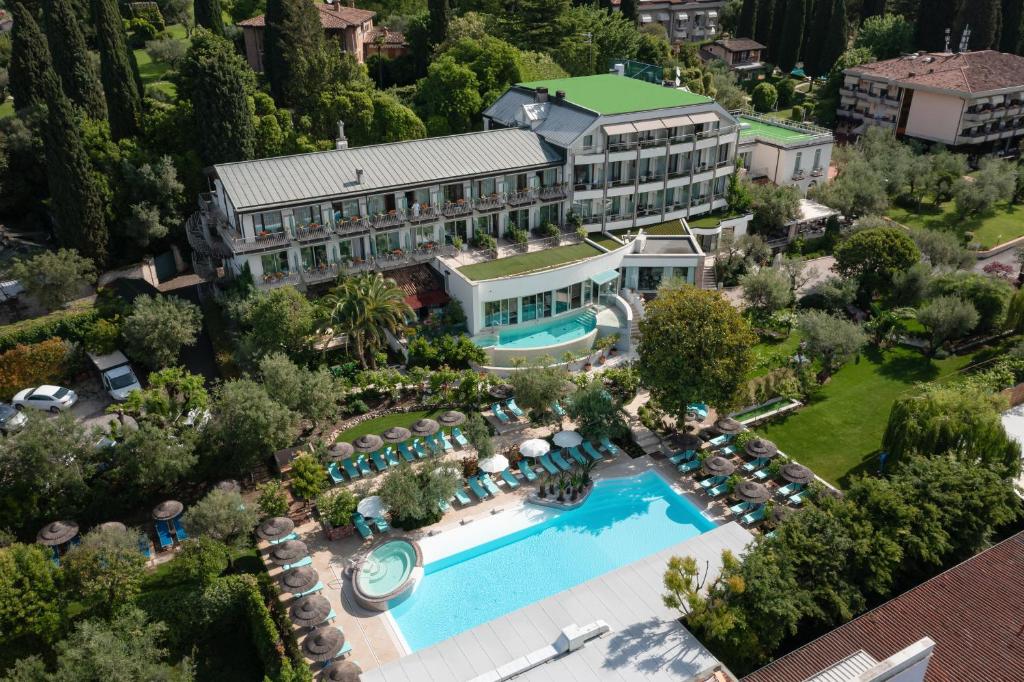 Olivi Hotel & Natural Spaの敷地内または近くにあるプール
