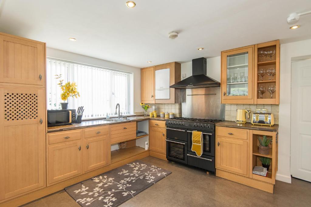 Heaton Woods Large House, Shipley (updated prices 2024)