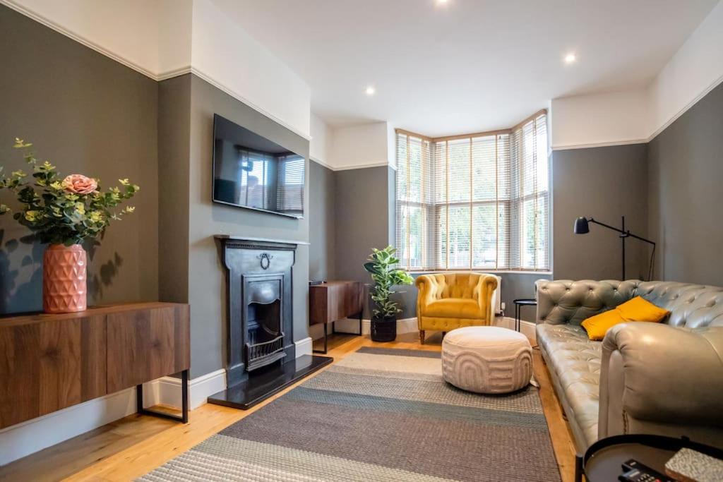 a living room with a couch and a fireplace at Hereford - Clifton Villa - Beautifully Presented House Located A Short Walk From City Centre - Sleeps 6 Guests - Perfect For Exploring Hereford - Hosted By RENTMYHOUSE in Hereford
