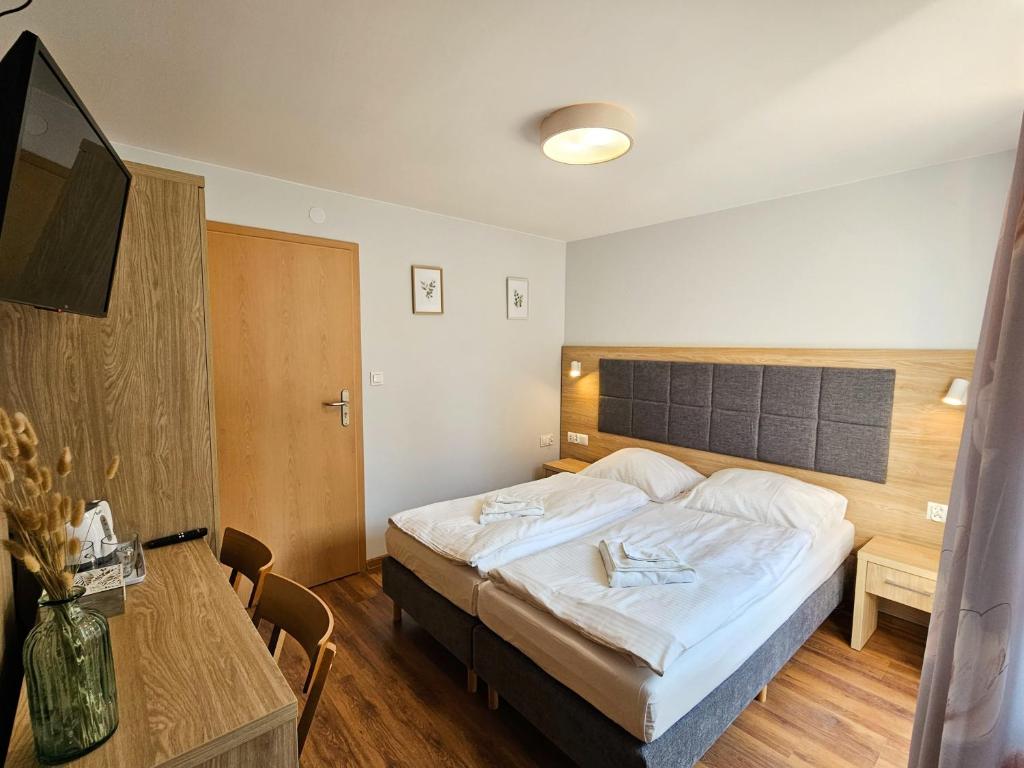 Angela Domki i Pokoje - Double Room With Balcony
