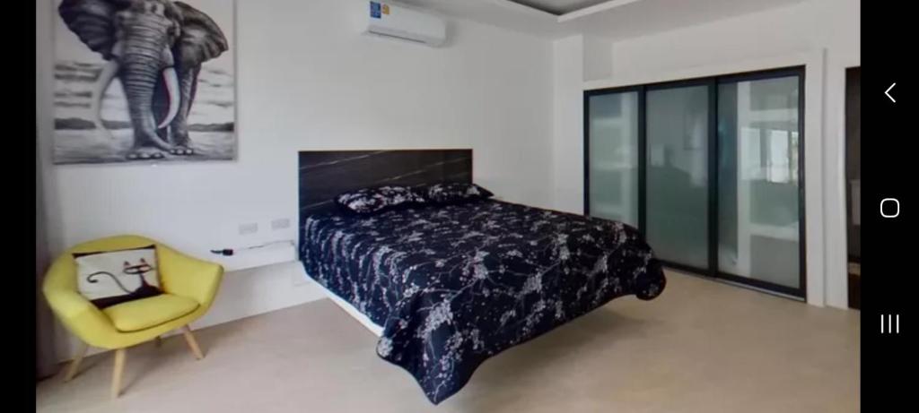 Postel nebo postele na pokoji v ubytování Kadena Villa