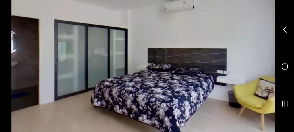 Postel nebo postele na pokoji v ubytování Kadena Villa