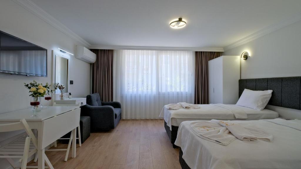 Postel nebo postele na pokoji v ubytování Miralya Suites