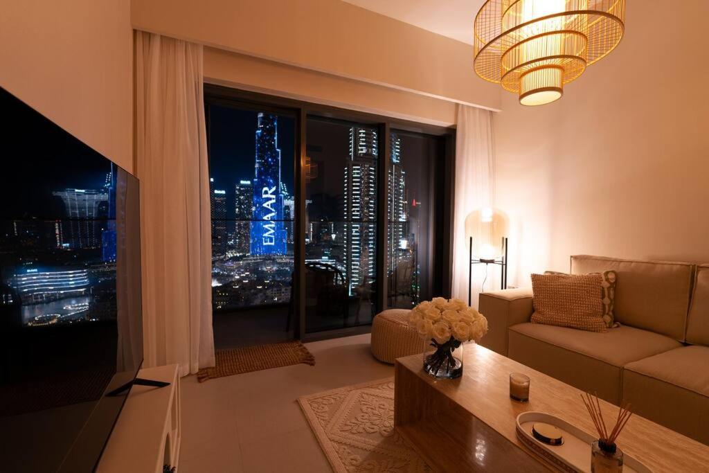 Posezení v ubytování Lxry 2 bed apartment in Burj Royale Downtown Dubai with full Burj Khalifa view