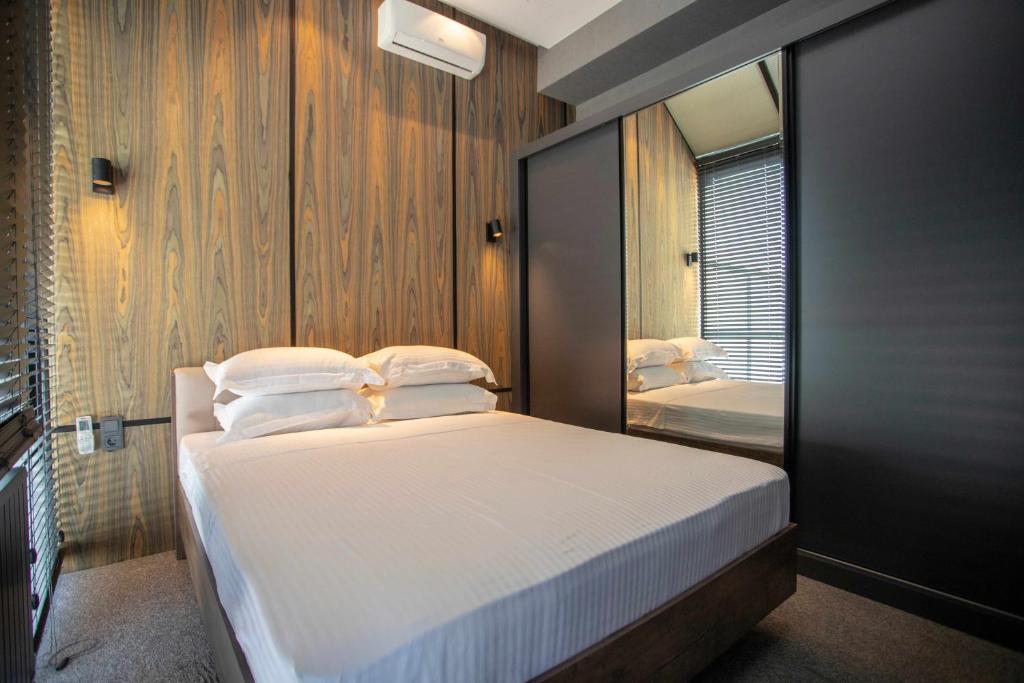 Postel nebo postele na pokoji v ubytování Gumbati Apart Hotel