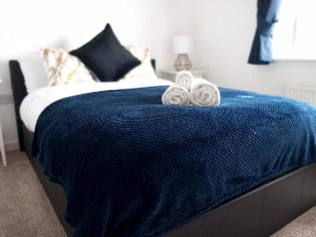 a bed with two rolled towels on top of it at NEW TO MARKET - Spectre Home, Hatfield - Contractors, Engineers, Relocators, LongStay Discounts, Parking in Hatfield