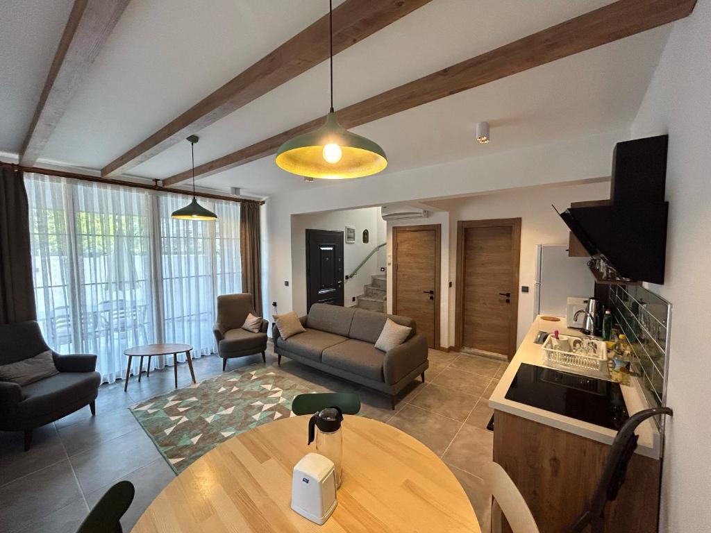 فضای داخلی Avlu Villas & Apartments در آنتالیا - تصویر ۳