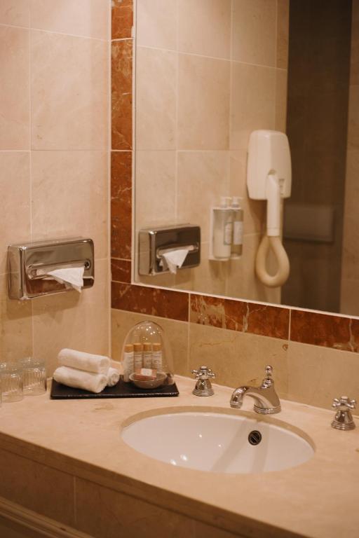 Boutique Hotel De Doelen - Resim 18