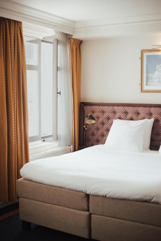 Postel nebo postele na pokoji v ubytování Boutique Hotel De Doelen