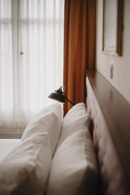 Postel nebo postele na pokoji v ubytování Boutique Hotel De Doelen
