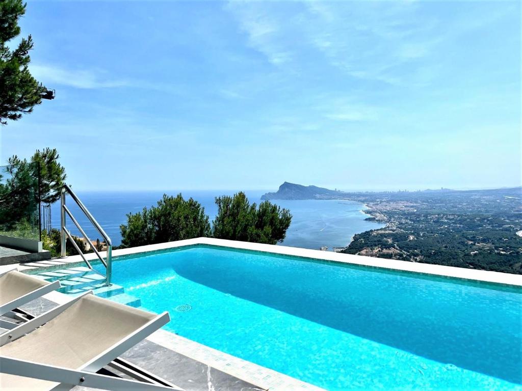 The swimming pool at or close to Villa Altea Gales
