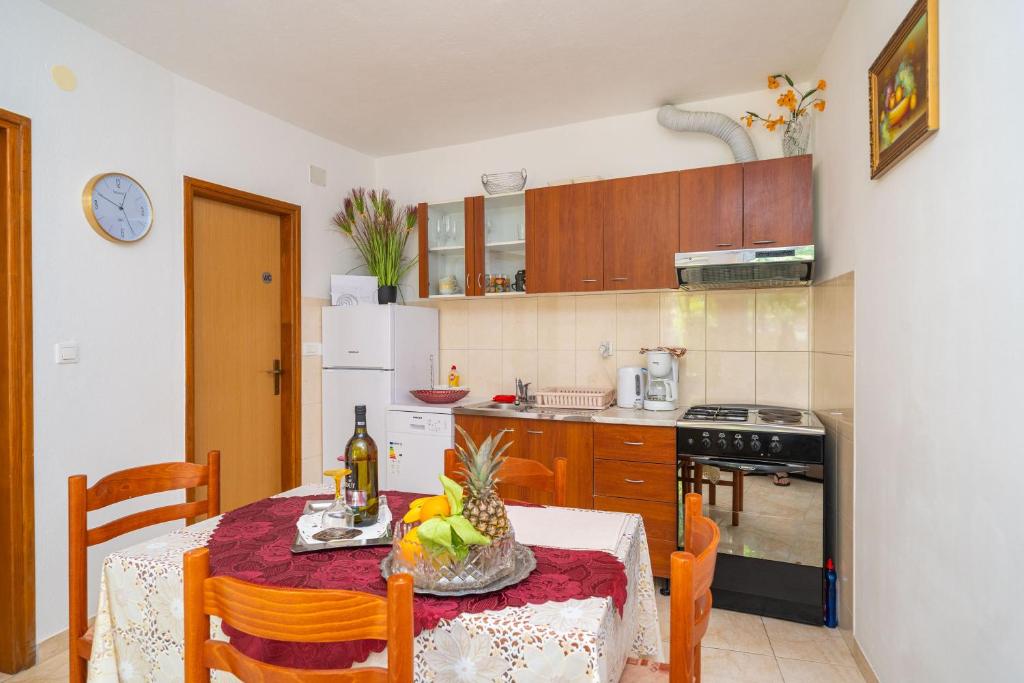 Kuchyňa alebo kuchynka v ubytovaní Apartments Zarac