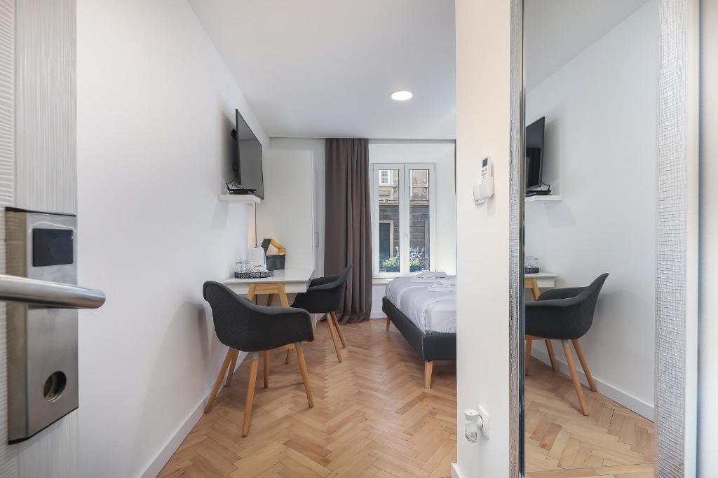 Televízia a/alebo spoločenská miestnosť v ubytovaní Residence INN Rijeka