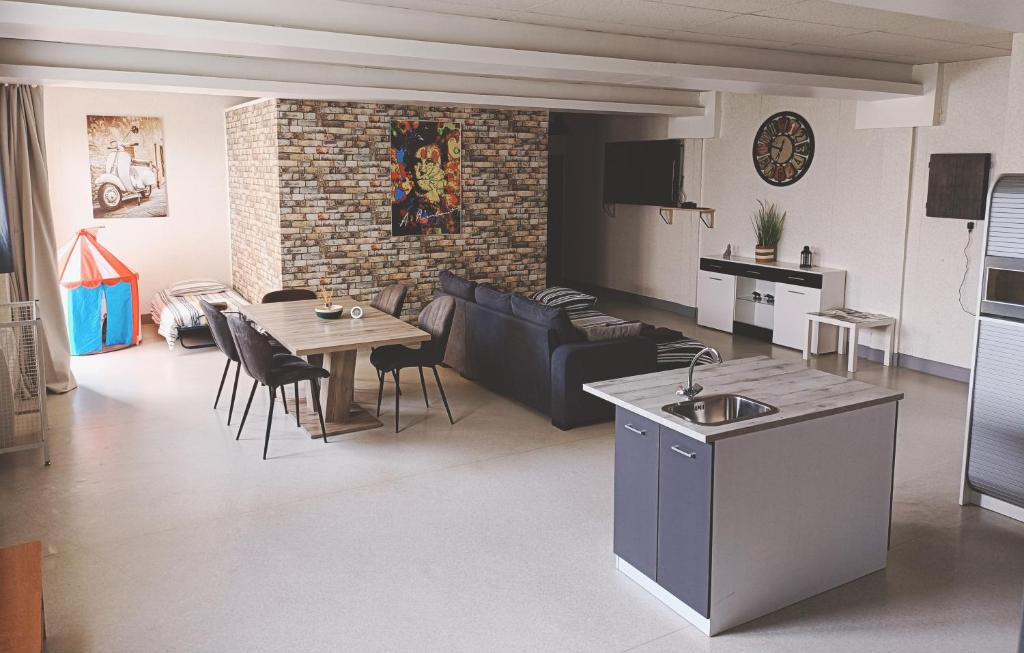 Kuchyňa alebo kuchynka v ubytovaní Loft chez Valy et Hervé