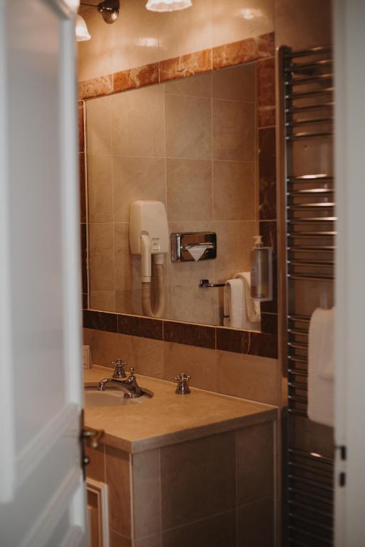 Boutique Hotel De Doelen - Resim 23