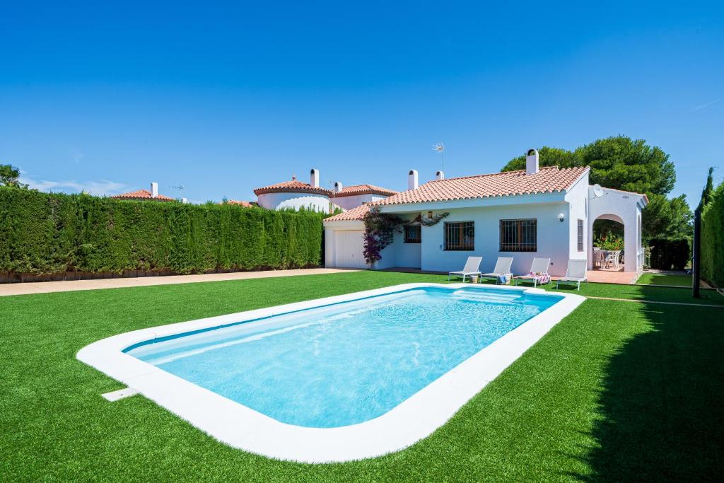 Bazén v ubytování Chalet a pie Cala Forn con piscina nebo v jeho okolí