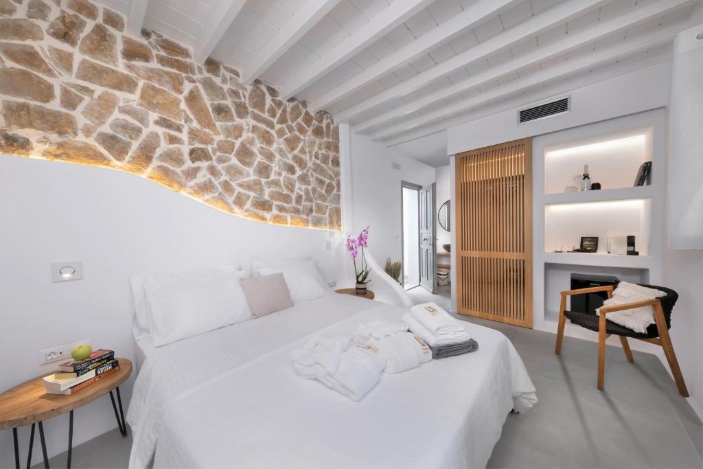 Postel nebo postele na pokoji v ubytování Legendary Suites