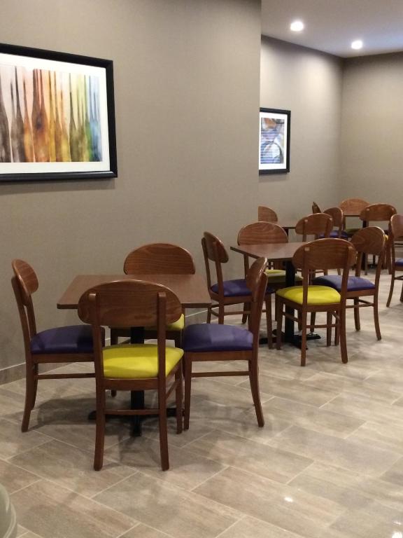 Posezení v ubytování Meridian Inn & Suites Lloydminster